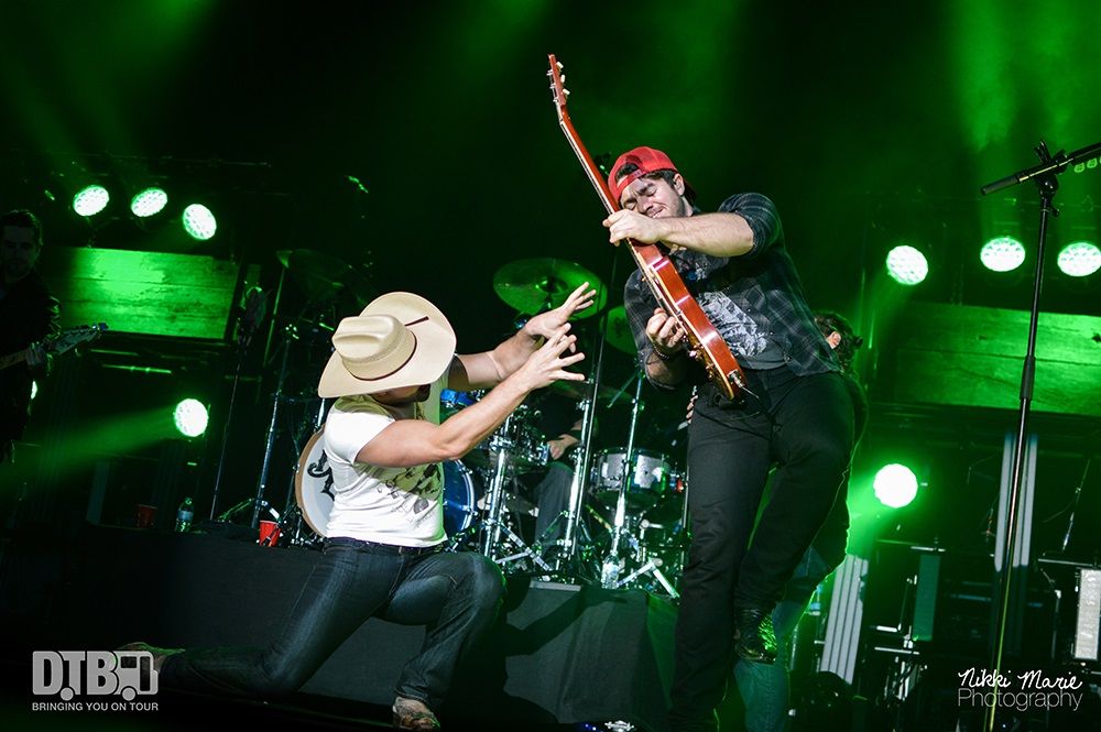 Dustin Lynch- One Hell Of A Night - Photo14
