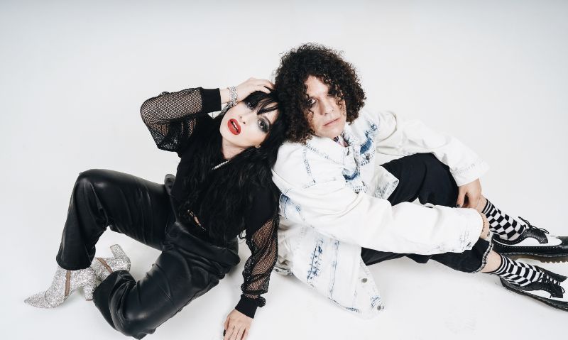 rosecoloredworld – DREAM TOUR – Digital Tour Bus